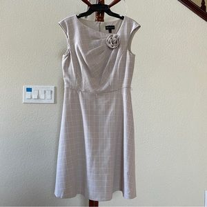 NWOT Connected Apparel Tan/White Dress (Size 6)